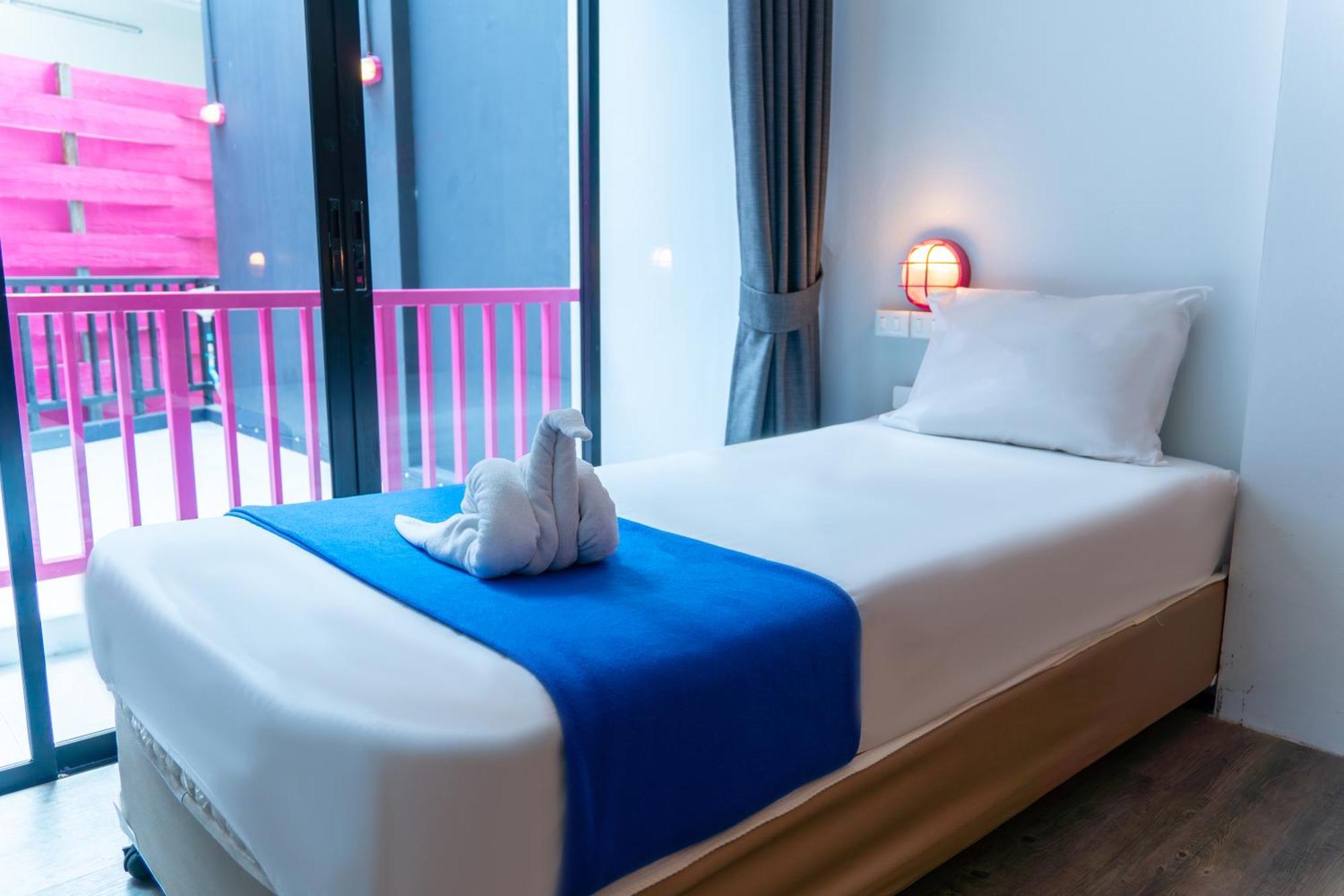 Hostel Slumber Surf Phuket Kata Exteriér fotografie